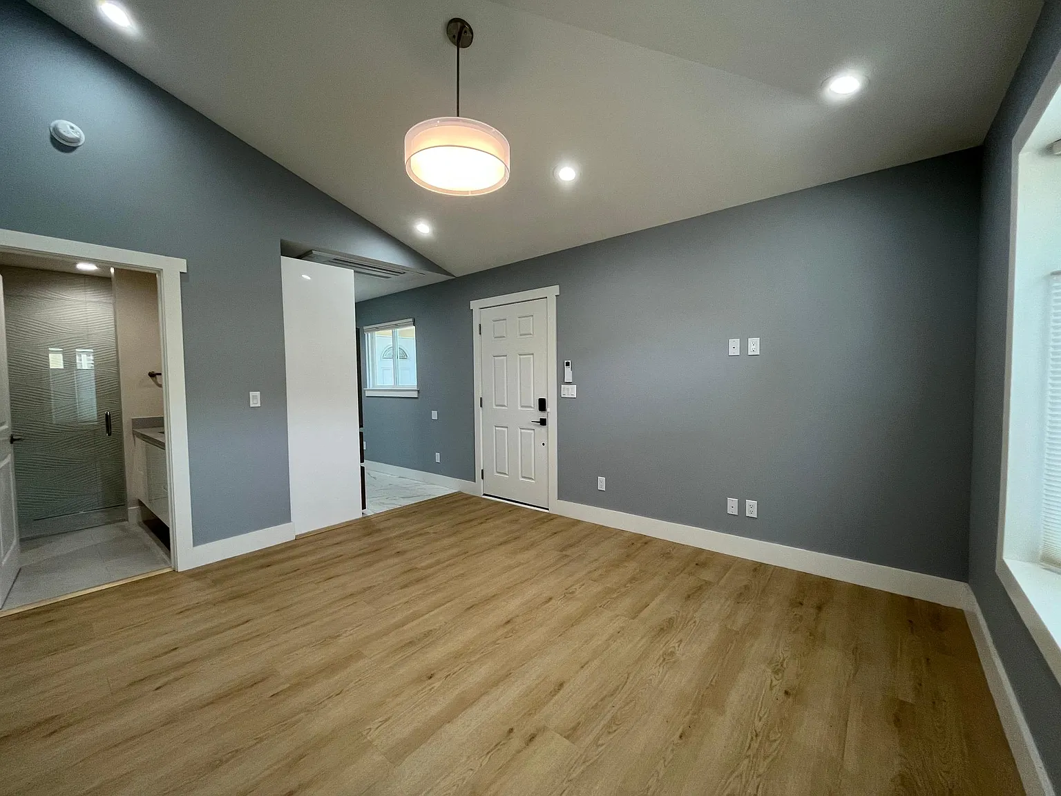 1 bed, 460 sqft, $3,200 — Photo 2