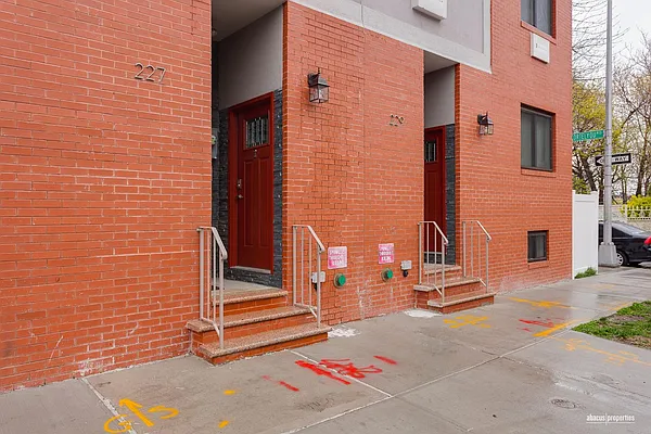 Rented by Abacus Properties | media 18