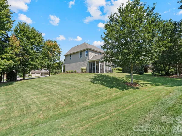 608 Cedar Trace Dr, Lake Wylie, SC 29710