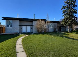 92 W Queen Isabella Close SE, Calgary, AB T2J3R1