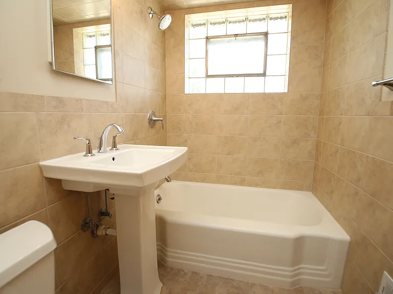 8214 W Wilson Ave — Photo 11