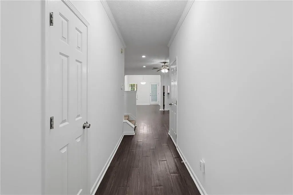 3 bed, 2.5 bath, 1772 sqft, $2,200 — Photo 3