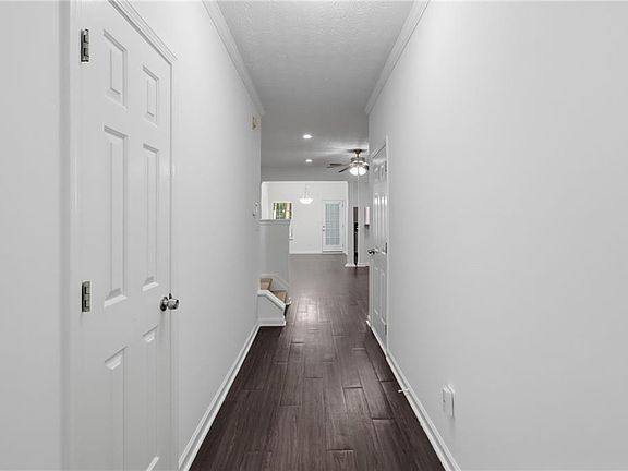 3rd image of 2915 Greyhawk Ln