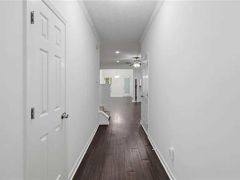 2915 Greyhawk Ln — Photo 3