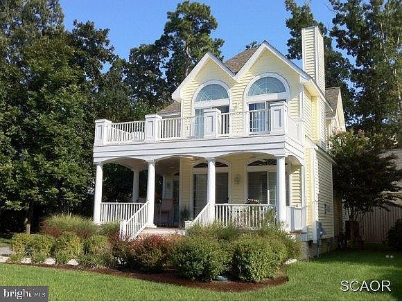 1st image of 26 Eleanor Lee Ln E