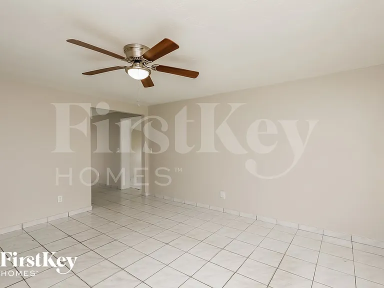 5826 N Farragut Dr — Photo 3