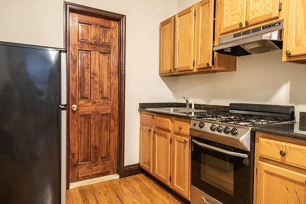 Rented by Metropolitan Equities | media 3