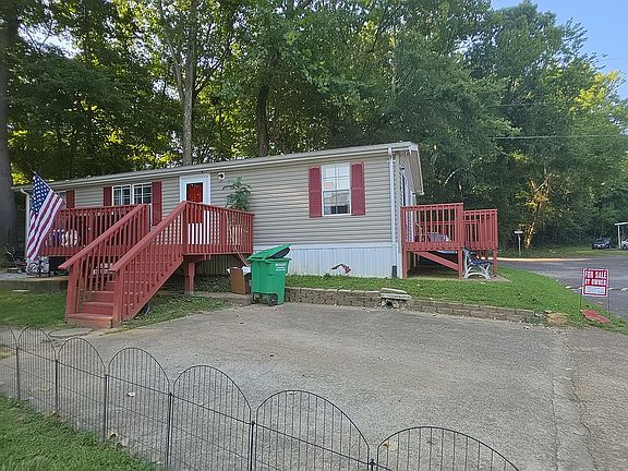2nd image of 1684 Meadowlark Ln
