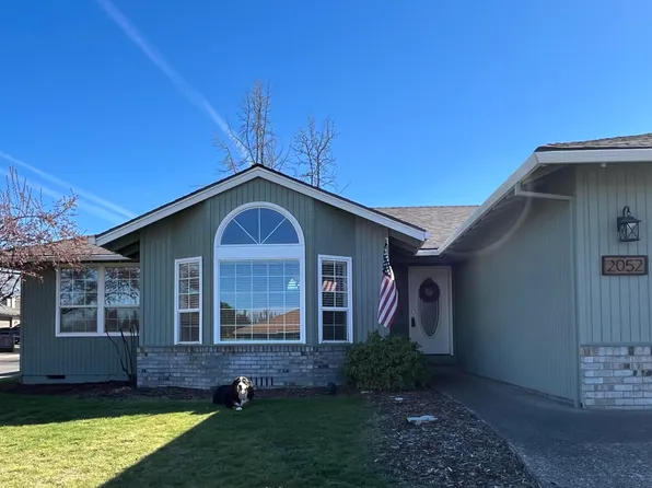 2052 Young Ct, Medford, OR 97504