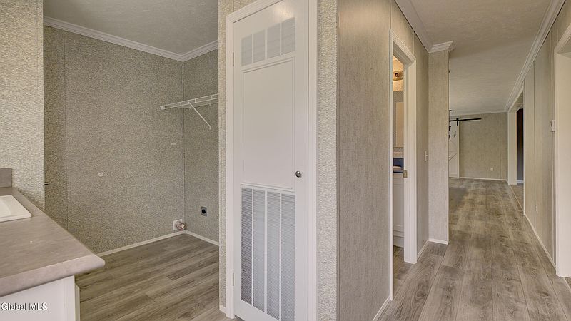 5th image of 258 Burtonville Road