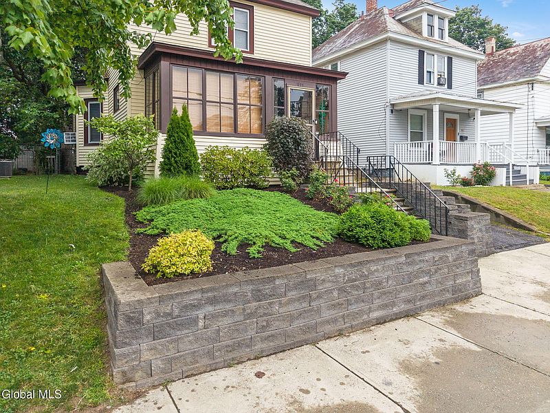 5th image of 833 Harrison Avenue