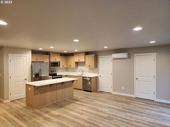 2nd image of 4712 NE 37th Ct
