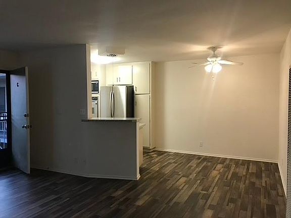 3rd image of 2601 W Victory Blvd #G