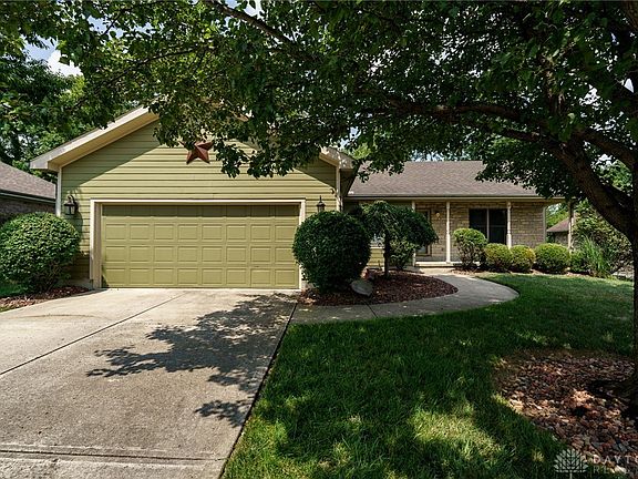 2nd image of 690 Hickory Ln