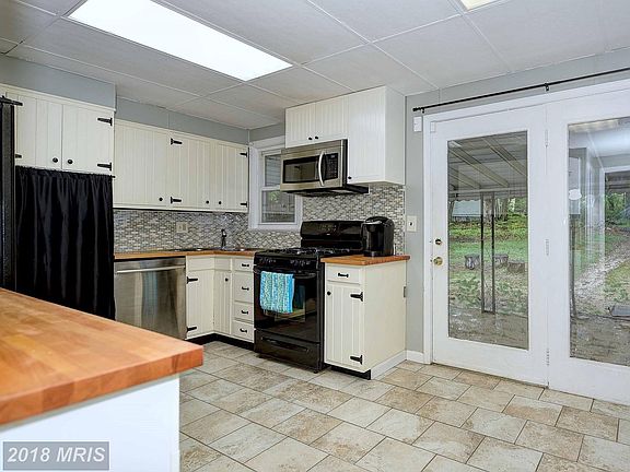 Updated kitchen w/French door to backyard setting