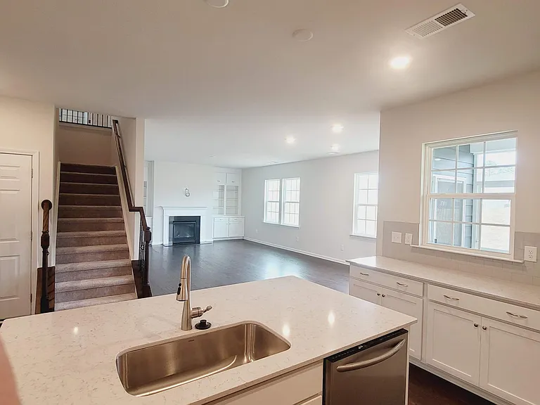 18124 New Mark Ave — Photo 13