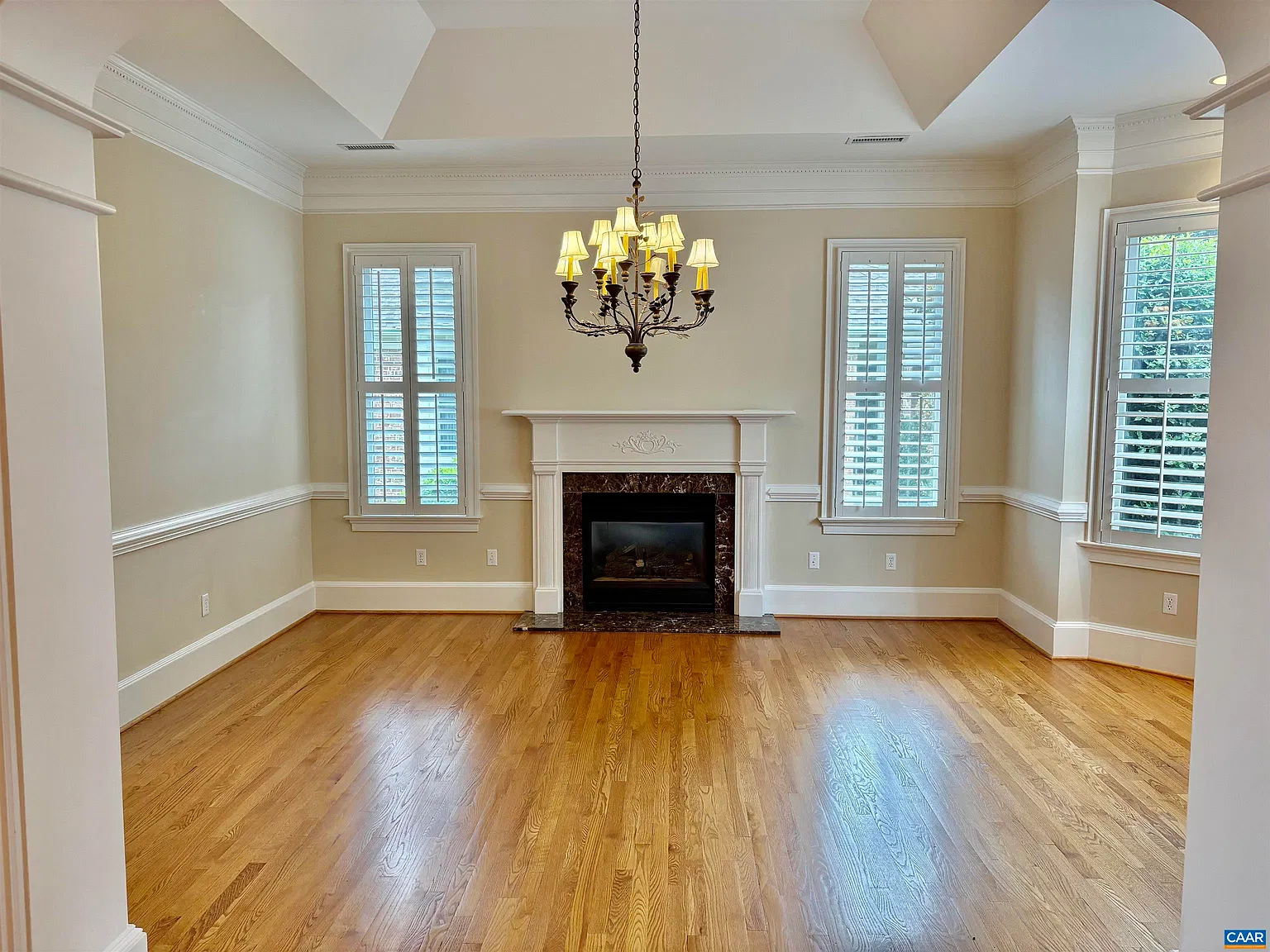3 bed, 3.5 bath, 4311 sqft, $6,000 — Photo 2