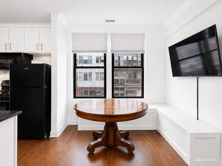 743 W Cornelia Ave #N — Photo 4