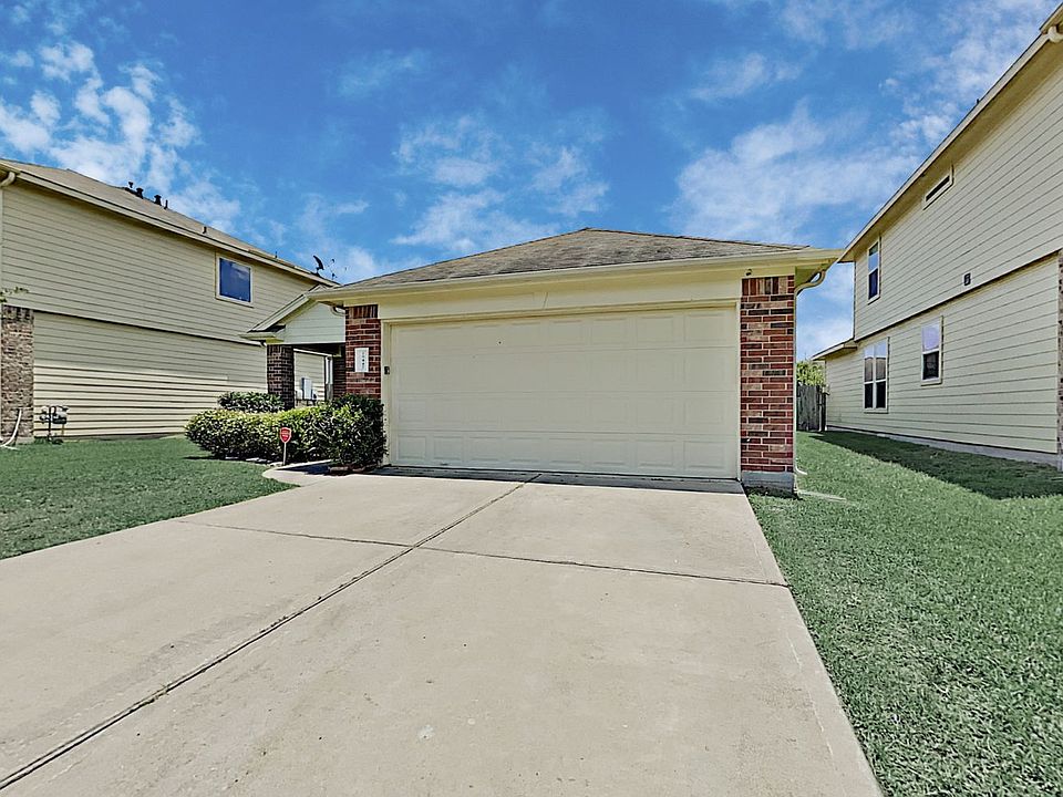 1st image of 19447 Plantation Cove Ln
