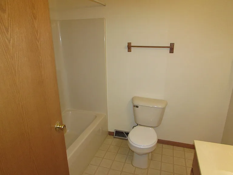 1329 Glacier Hill Dr — Photo 7
