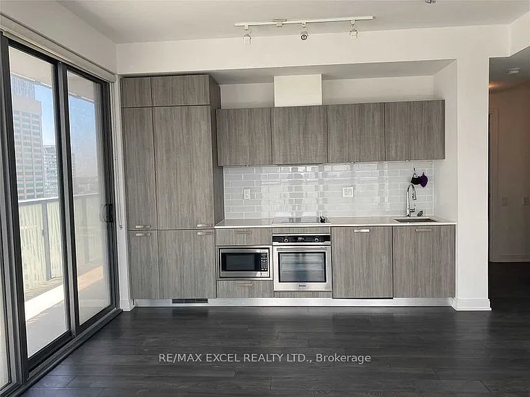 50 Charles St E #2805 — Photo 6