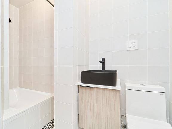 5th image of 306 E 5th St APT 1
