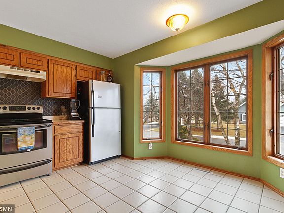 3rd image of 8632 Seasons Ct