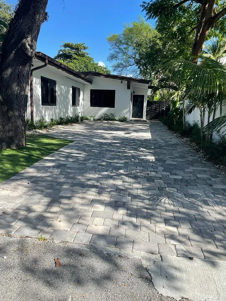 2917 Center St — Photo 3