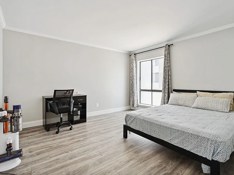 102 Monroe St #201 — Photo 23