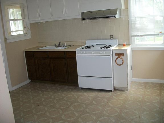 4th image of 701 N 11th St