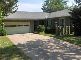 1716 SW 27th St, Topeka, KS 66611