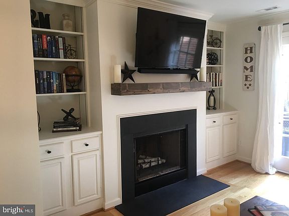 4th image of 660 S Columbus St