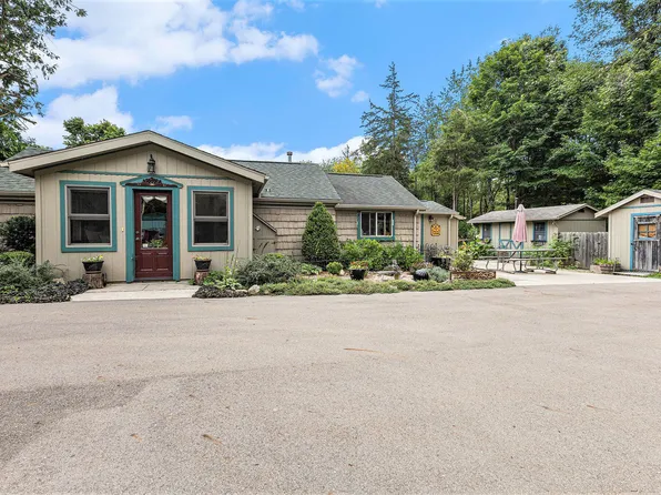 6100 Prospect Hill Rd, Grass Lake, MI 49240