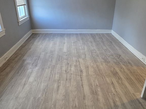 3rd image of 3110 Oakfield Ave