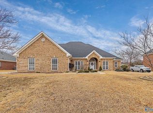 7011 Oak Creek Cir SE, Owens Cross Roads, AL 35763