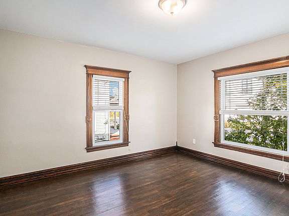 4th image of 308 S Adelaide St