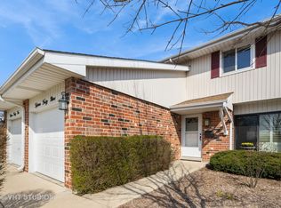 1549 Coloma Ct N, Wheaton, IL