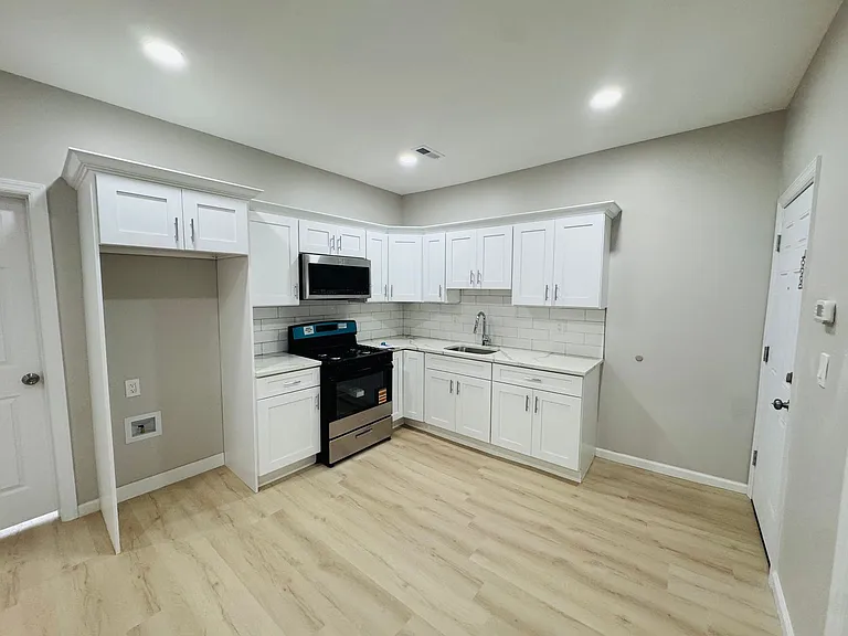 53-55 Henry St #57 — Photo 29