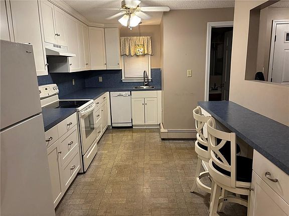2nd image of 18 Villa Nova St