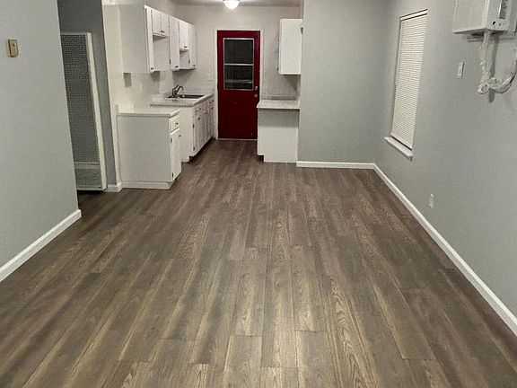 5th image of 4807 Castle Pnes