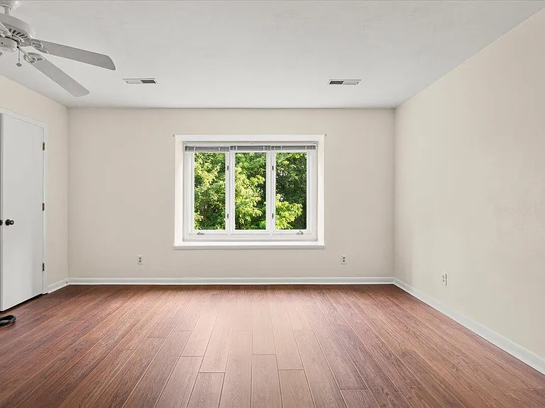 3555 Londonderry Ln — Photo 14