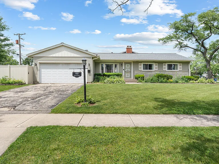 818 Leahy Cir — Photo 31