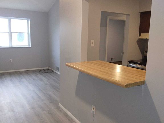 4th image of 333 Manown St #200