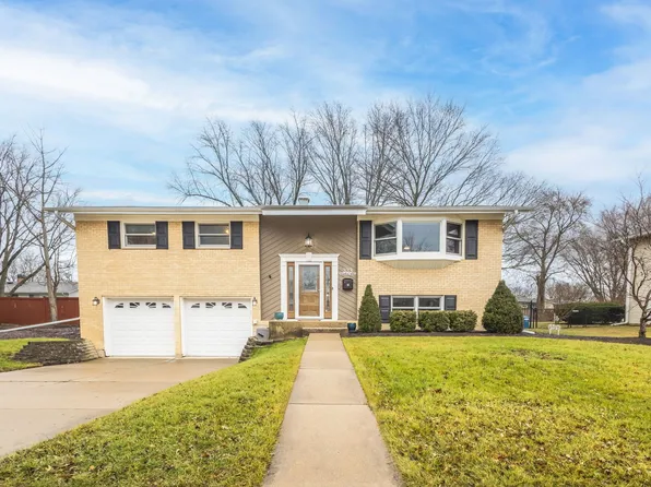 333 N Clark Dr, Palatine, IL 60074