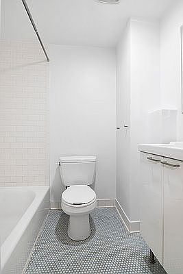 5th image of 317 Prospect Ave