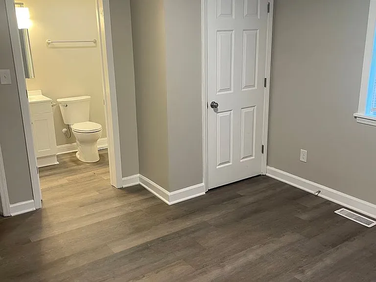 290 Hialeah Ct — Photo 17