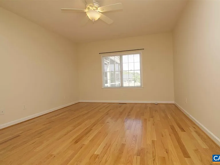 121 Bryant Dr — Photo 7