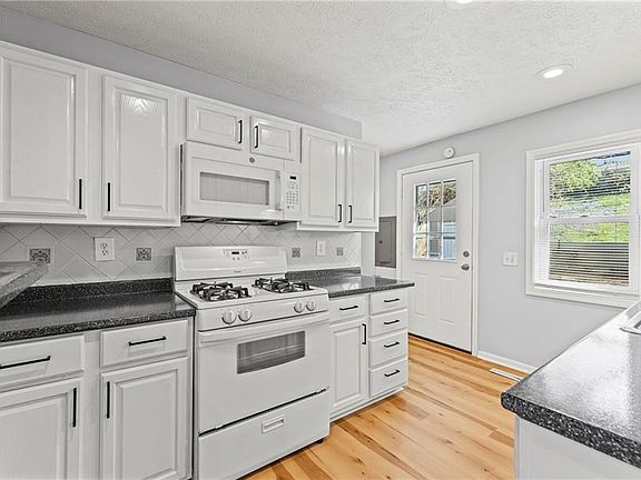 5th image of 1313 NE 44th St