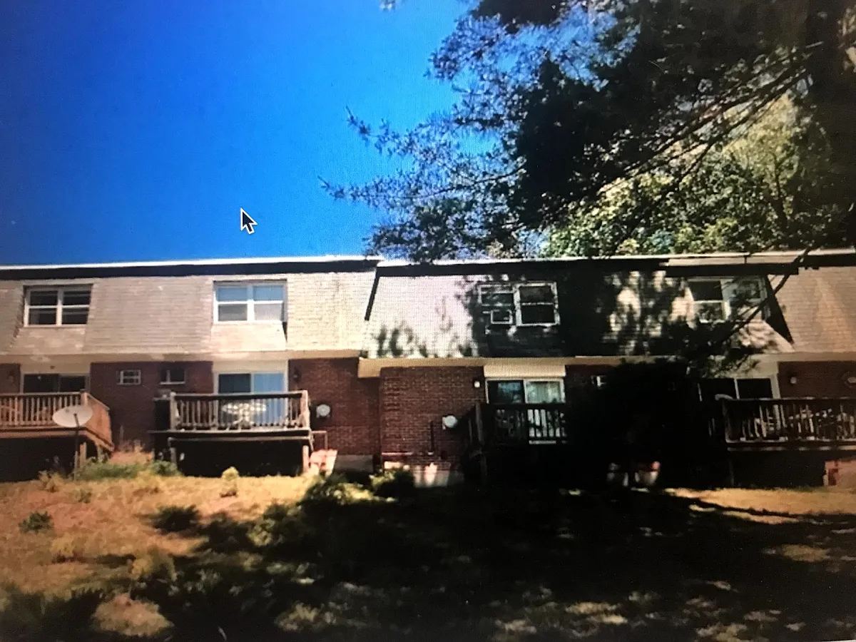 Building Photo - Robbins Ave