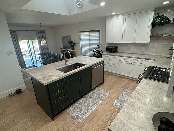 3rd image of 2237 Shasta Dr